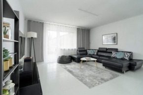 Spacious House with Balcony Ideal for Families by Noclegi Renters